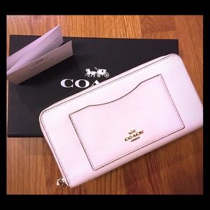 Coach Accordion Zip Wallet in Chalk